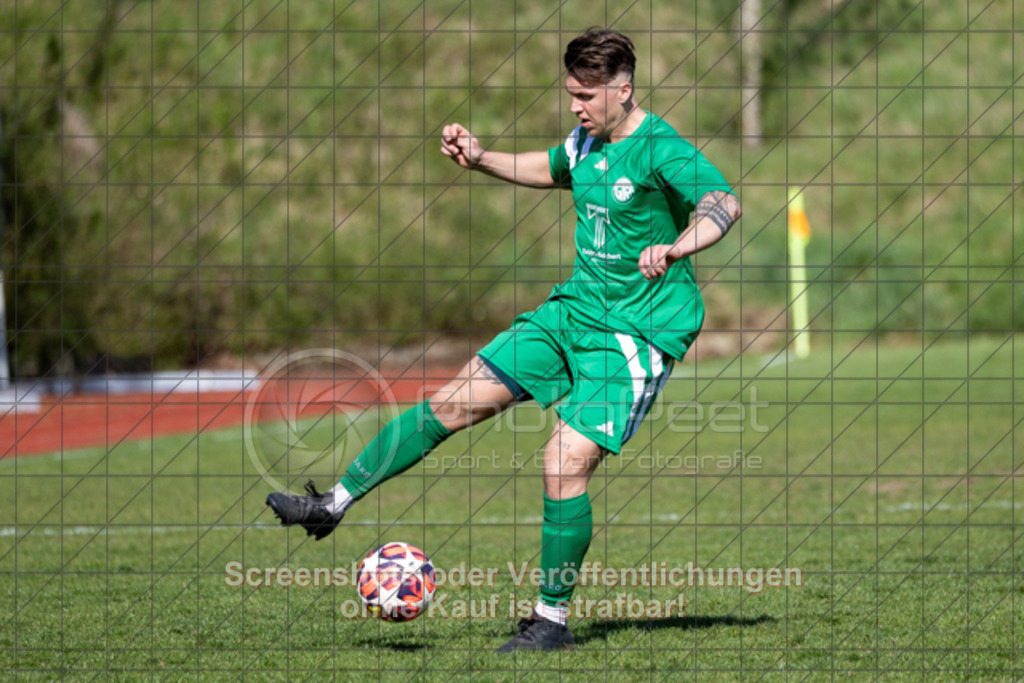 20250419_164240_0050 | #,TG Reichenbach (grün) vs. TSG Salach II (blau), Fussball, Kreisliga B10 - Bezirk Neckar/Fils, 23. Spieltag, Saison 2024/2025, Rasenplatz, Sportplatz Reichenbach, Dobelstraße, 73072 Donzdorf, 19.04.2025 - 16:00 Uhr,Foto: PhotoPeet-Sportfotografie/Peter Harich