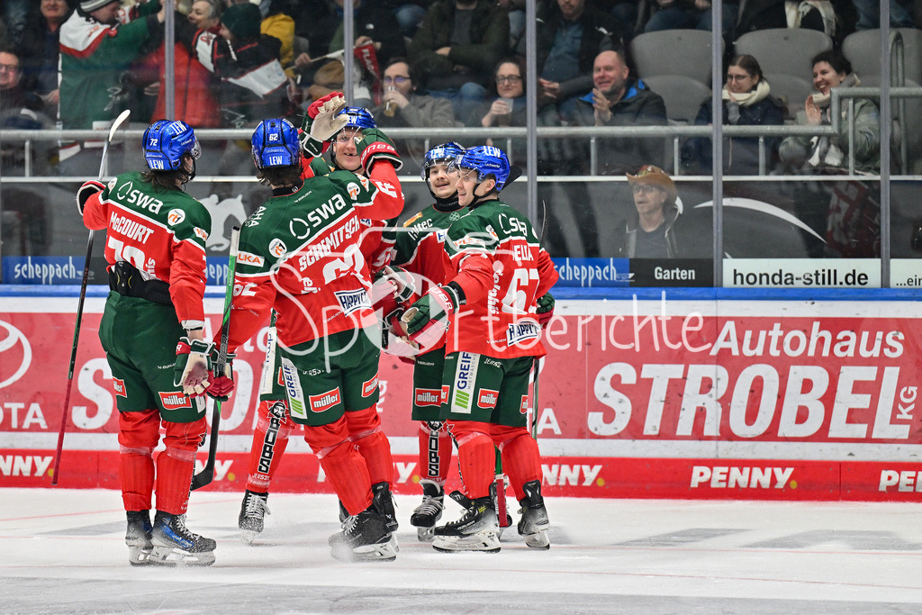 Augsburger Panther - Düsseldorfer EG | Jubel der Panther nach dem Treffer zum 4-0 durch Alexander OBLINGER (Augsburger Panther #50)  / Freude / Happy / Tor / Torschuetze / DEL: Augsburger Panther - Düsseldorfer EG, Curt Frenzel Stadion am 13.12.2024 / Thomas SCHEMITCH (Augsburger Panther #62)