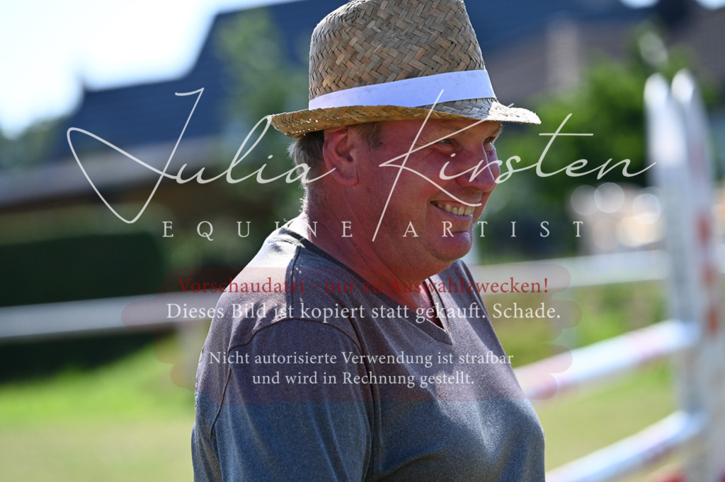 DSC_1751 | Pferde- und Turnierfotografie in Westsachsen. Pferdeportraits, Auftragszeichnungen und intuitive Kunst.