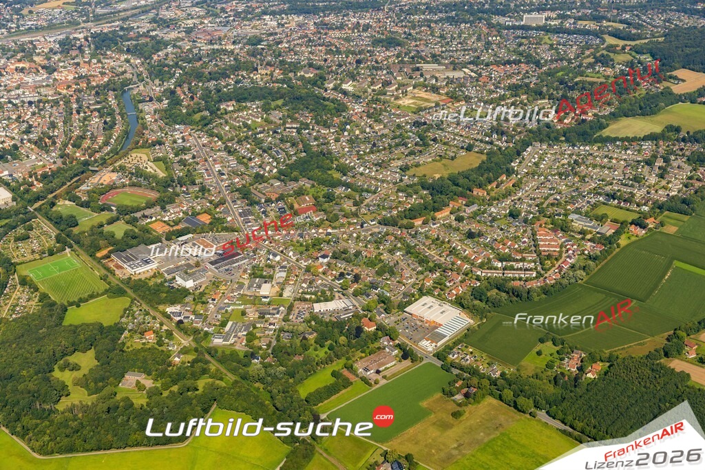 Luftbild der Stadt Herford - Die Luftaufnahme wurde 2025 vom UL-Flugzeug heraus erstellt ( keine Drohne ) - Hochauflösende Luftaufnahme - für professionelle Ausdrucke geeignet. Die Geschenkidee !Hier alle&nbsp;Infos zur Lizenzierung der LuftaufnahmeWir fliegen auch dieses Jahr wieder in Ihre Region um Luftbilder zu erstellen.- Luftbild anfragen