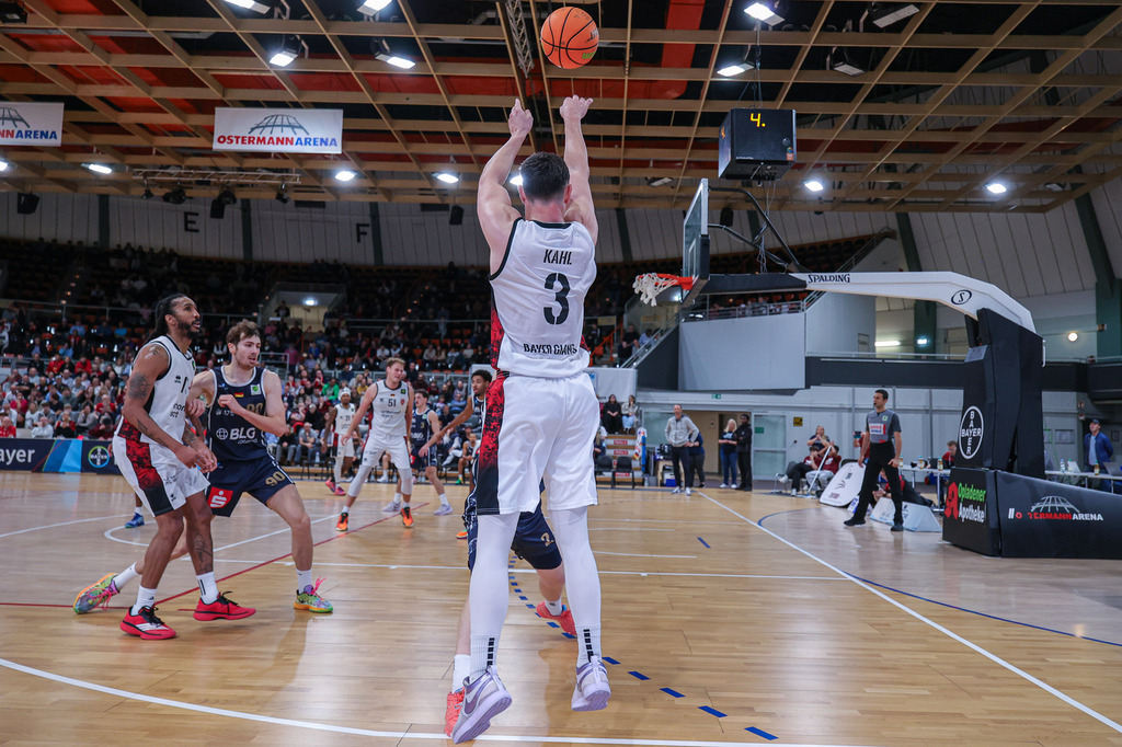 Pro A BAYER GIANTS vs Eisbären Bremerhaven-136 | Fotos von Basketballspielen aus dem Raum NRW fotografiert von Gero Mueller-Laschet und Daniel Schaefer - Realisiert mit Pictrs.com