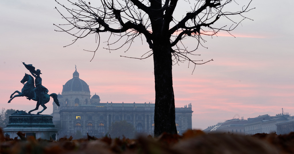 Denkmal Erzherzog Karl | Wien, Austria - November 14, 2011: Denkmal Erzherzog Karl. - Realisiert mit Pictrs.com