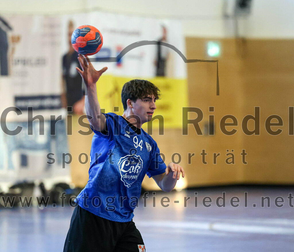 2022-12-17_064_SV_Anzing_gegen_TSV_Simbach | Anzing, Deutschland, 17.12.2022:
Handball, Bayernliga männliche A-Jugend 2022 / 2023, 9. Spieltag, SV Anzing gegen TSV Simbach, Endergebnis: 39:30

Tobias Plaza (TSV Simbach, #94)

Foto: Christian Riedel / fotografie-riedel.net