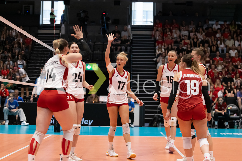 Austria v Switzerland - CEV European League Women | KRIENS, SWITZERLAND - JUNE 14: DANA SCHMIT and Team of Austria celebrating during the CEV European League match between Austria and Switzerland at Pilatus Arena on June 14, 2026 in Kriens, Switzerland. - Realisiert mit Pictrs.com