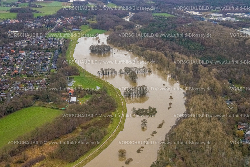 Dorsten231204241Lippe | Luftbild vom Hochwasser der Lippe, Weihnachtshochwasser 2023, Fluss Lippe tritt nach starken Regenfällen über die Ufer, Überschwemmungsgebiet Lippeaue am Wehr Schleuse Dorsten, Wesel-Datteln-Kanal, Bäume im Wasser, Hervest, Dorsten, Ruhrgebiet, Nordrhein-Westfalen, Deutschland