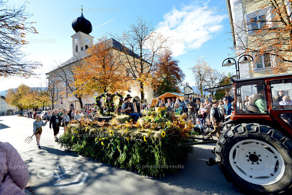 news-2022-Okt16-LJ_Erntedank_-HINTERHORNBACH-WTV_4849 | Info aus dem Bezirk Reutte/Ausserfern Tirol sowie eine umfangreiche Bilddatenbank über die gesamte Region: Lechtal, Talkessel Reutte, Tannheimertal, Zwischentoren. Lech, Plansee, Zugspitze, Grenztunnel, B179, Fernpassstraße, Verkehr, Lawinen, Tradition, - Realisiert mit Pictrs.com