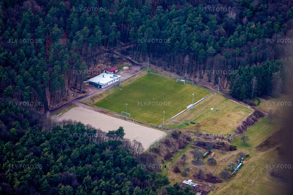 Luftbild: Sportplatz SV im Ortsteil Gossersweiler in Gossersweiler-Stein im Bundesland Rheinland-Pfalz in Deutschland. Foto: IMG_62114.jpg vom 23.02.2014 durch Werner Riehm/FLY-FOTO.de