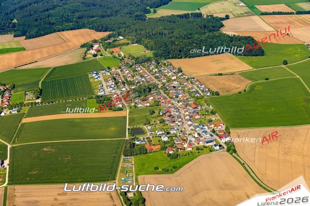 Schrägluftbild  Biberg  Kipfenberg - Das Luftbild wurde 2025 vom UL-Flugzeug heraus erstellt ( keine Drohne ) - Hochauflösende Luftaufnahme -Nicht vergleichbar mit Google Maps oder Satelittenbilder- Die Geschenkidee !Mit Lizenz und Bildrechte bestellbar