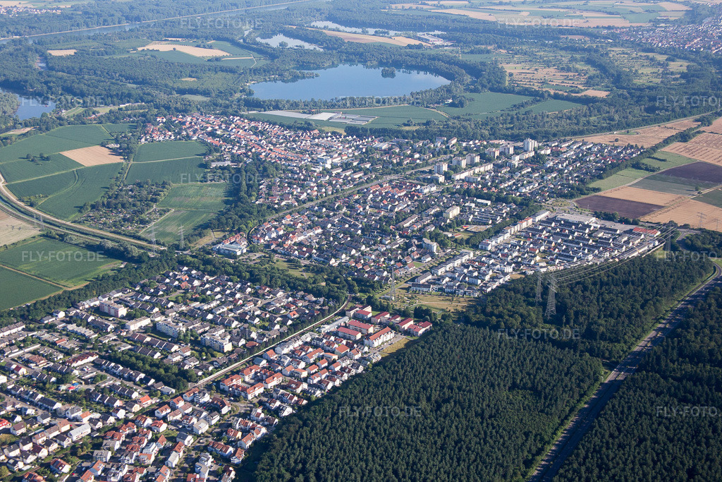 Luftbild: Stadtübersicht aus Osten im Ortsteil Eggenstein in Eggenstein-Leopoldshafen im Bundesland Baden-Württemberg in Deutschland. Foto: IMG_091774.jpg vom 10.07.2016 durch Werner Riehm/FLY-FOTO.de