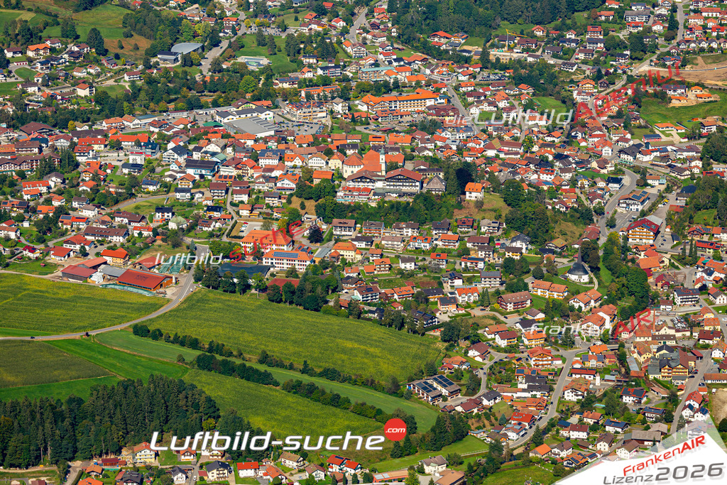 Das Luftbild der Stadt Bodenmais wurde 2021 vom Flugzeug heraus erstellt (keine Drohne) Aufnahmehöhe ca.450 Meter- hohe Bildauflösung und Druck-Qualität garantiert!