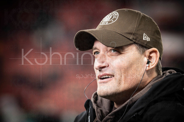 Bayer 04 Leverkusen vs. FC St. Pauli, 03.02.2026 | LEVERKUSEN, GERMANY - FEBRUARY 3:  Alexander Blessin (Head Coach FC St. Pauli) before the DFB Cup quarter-final match Bayer 04 Leverkusen vs. FC St. Pauli at BayArena on February 3, 2026 in Leverkusen, Germany. (Photo by Axel Kohring/Beautiful Sports Int.)DFL REGULATIONS PROHIBIT ANY USE OF PHOTOGRAPHS AS IMAGE SEQUENCES AND/OR QUASI-VIDEO.