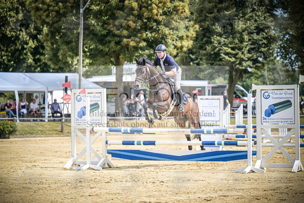 DOS_5846 | Entdecke hochwertige Reitturnierfotos von Foto Oger. Professionell, emotional und authentisch – jetzt Lieblingsmomente im Shop bestellen. - Realisiert mit Pictrs.com