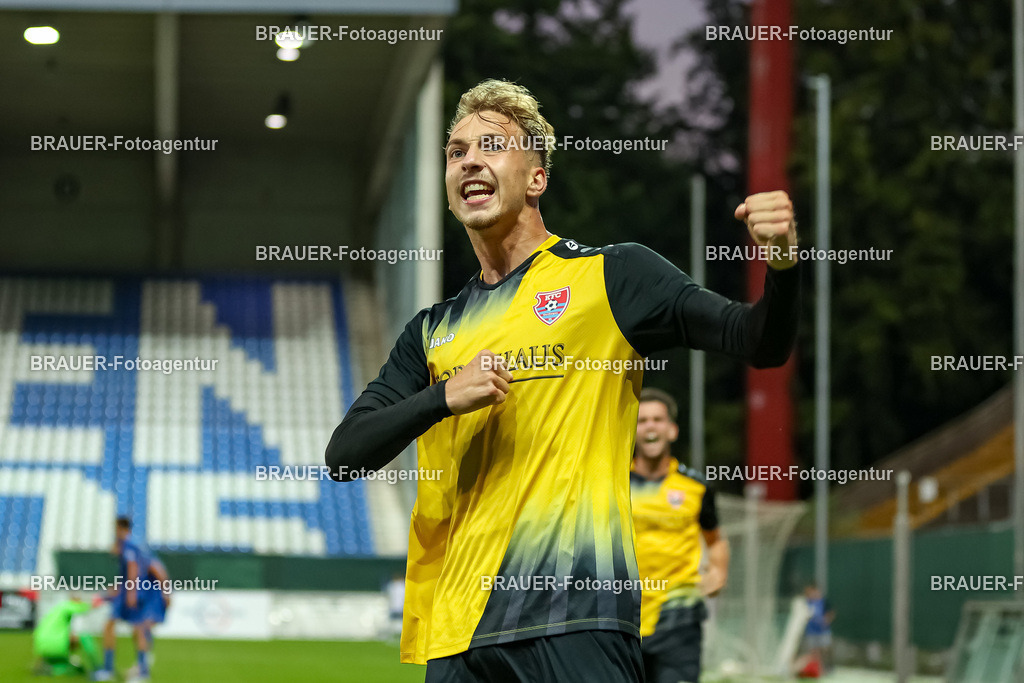 SB_KFCBAU_20250815_4723.JPG -  - KFC Uerdingen - SF Baumberg - Oberliga Niederrhein | Krefeld, Deutschland, 15.08.25: Etienne-Noel Reck (KFC Uerdingen) Torjubel, jubelt nach seinem Treffer zum 1:1 während des Oberliga Niederrhein Spiels zwischen KFC Uerdingen - SF Baumberg in der Grotenburg Stadion am 15. August 2025 in Krefeld, Deutschland. (Foto von Stefan Brauer/Brauer-Fotoagentur)