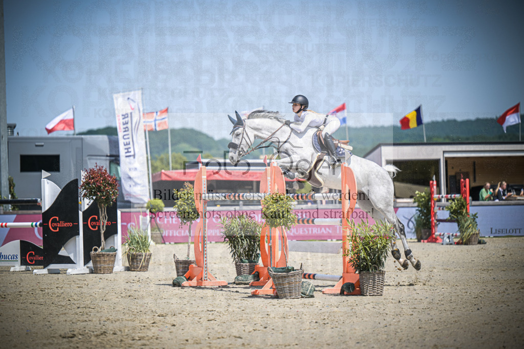 DOS_3986 | Entdecke hochwertige Reitturnierfotos von Foto Oger. Professionell, emotional und authentisch – jetzt Lieblingsmomente im Shop bestellen.Deutschlandweite Turnierfotografie. - Realisiert mit Pictrs.com
