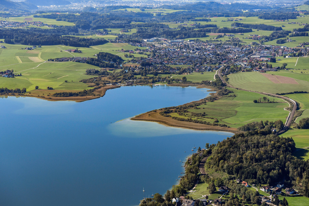 dr__0010568.jpg | SEEWALCHEN 27.09.2018 Uferbereiche am Seegebiet des in Seewalchen in Salzburg, Österreich. // Riparian areas on the lake area of in Seewalchen in Salzburg, Austria. Foto: Daniel Reiter