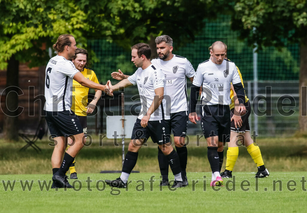 2023-07-23_103_SV_Anzing_gegen_SC_Kirchasch | Anzing, Deutschland, 23.07.2023:
Fußball, Kreisliga 2023 / 2024, Testspiel, SV Anzing gegen SC Kirchasch, Endergebnis: 5:1

Peter Rauch (SV Anzing, #6), Stefan Moser (SV Anzing, #16), Dennis Bender (SV Anzing, #10), Tim Schuster (SV Anzing, #19)

Foto: Christian Riedel / fotografie-riedel.net