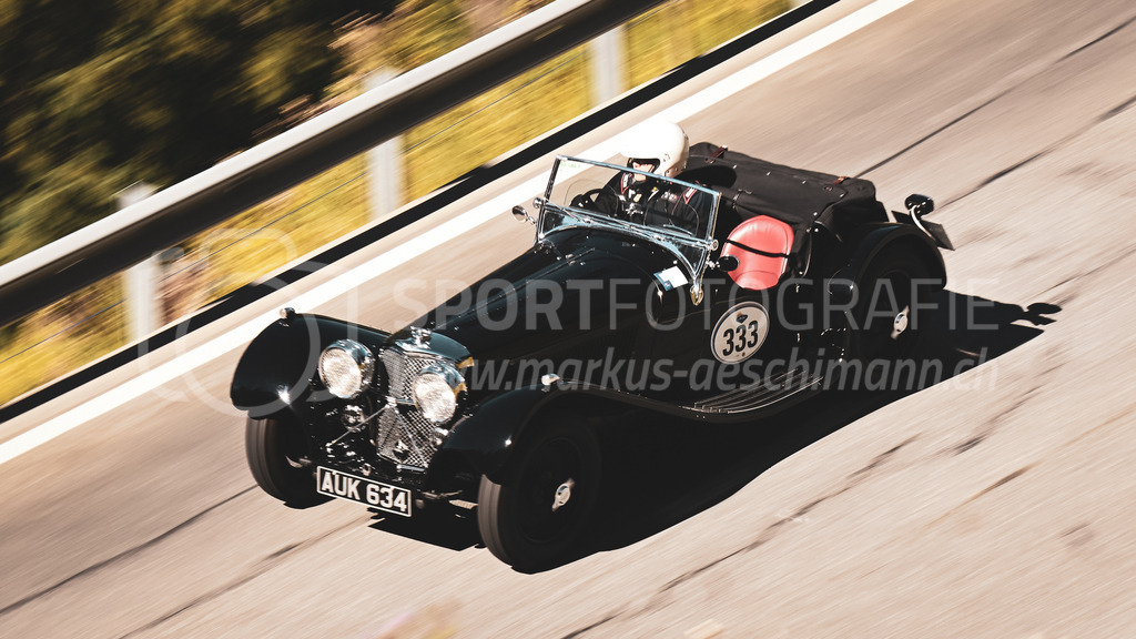 19. Arosa ClassicCar 2023 - 1. September 2023 | 19. Arosa ClassicCar 2023
Arosa, Schweiz
Schorno Camillo aus Immensee mit der Startnummer 333 in einem Jaguar SS100, Jahrgang 1937, in der Klasse Sport Trophy.
@arosaclassiccar, @arosa.official, #arosaclassiccar, #arosa, #76curves, #classiccar
Bild: Sportfotografie Markus Aeschimann | www.markus-aeschimann.ch - Realisiert mit Pictrs.com