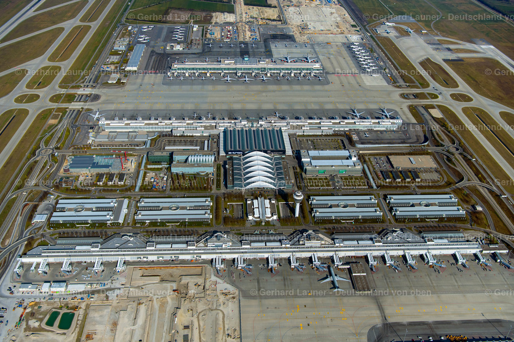 4022891 | Der Flughafen München „Franz Josef Strauß“ (IATA-Code: MUC, ICAO-Code: EDDM) ist der Verkehrsflughafen der bayerischen Landeshauptstadt München. Er liegt im Gebiet der Landkreise Erding und Freising in Bayern