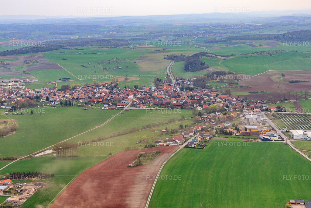 Luftbild: landwirtschaftlichen Feldern und Nutzflächen im Ortsteil Streufdorf in Straufhain im Bundesland Thüringen in Deutschland. Foto: IMG_64048.jpg vom 04.04.2014 durch Werner Riehm/FLY-FOTO.de