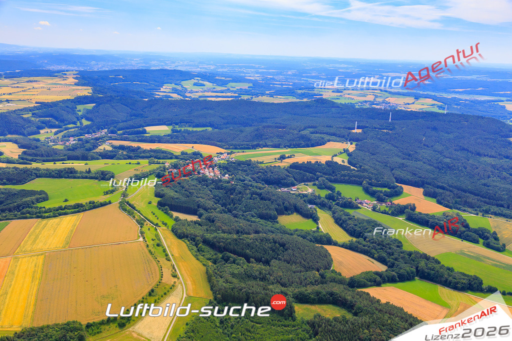 Die Luftaufnahme der Stadt Weissenbrunn wurde vom UL-Flugzeug heraus erstellt ( keine Drohne )- hohe Auflösung für beste Qualität