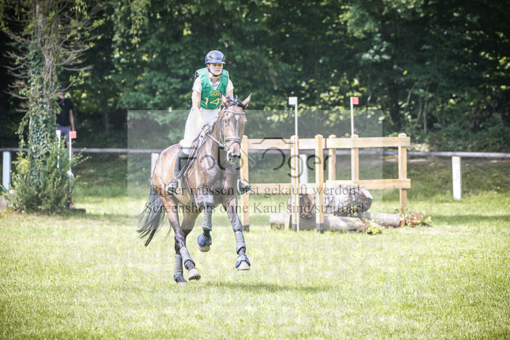 DOS_7623 | Entdecke hochwertige Reitturnierfotos von Foto Oger. Professionell, emotional und authentisch – jetzt Lieblingsmomente im Shop bestellen.Deutschlandweite Turnierfotografie. - Realisiert mit Pictrs.com