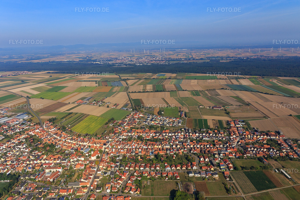 Luftbild: Dorfübersicht aus Süden in Hatzenbühl im Bundesland Rheinland-Pfalz in Deutschland. Foto: IMG_094899.jpg vom 24.09.2016 durch Werner Riehm/FLY-FOTO.de