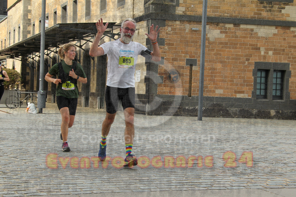 250920_1522_EV4_8584 | Sportfotografie im Rhein-Sieg Kreis, Köln, Bonn, NRW, Rheinland Pfalz, Hessen, etc. Unser Tätigkeitsfeld umfasst den Laufsport vom Volkslauf über den Marathon, Duathlon, Triathon bis zum Ultralauf wie Kölnpfad Ultra oder Schindertrail.