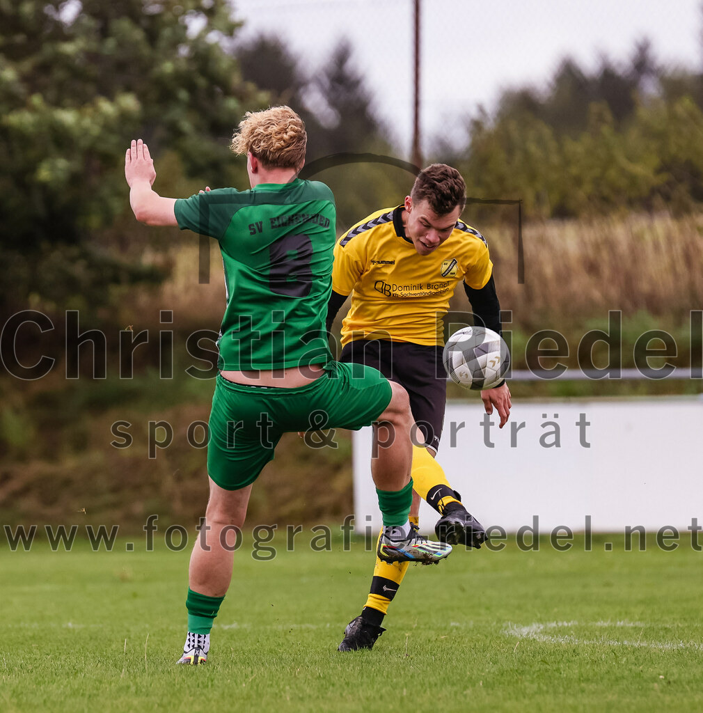 2023-08-06_072_SC_Kirchasch_gegen_SV_Eichenried | Bockhorn, Deutschland, 06.08.2023:
Fußball, Kreisliga 2023 / 2024, 2. Spieltag, SC Kirchasch gegen SV Eichenried, Endergebnis: 3:1

Juan Carlos Rühlemann (SV Eichenried, #8), Markus Zollner (SC Kirchasch, #9)

Foto: Christian Riedel / fotografie-riedel.net