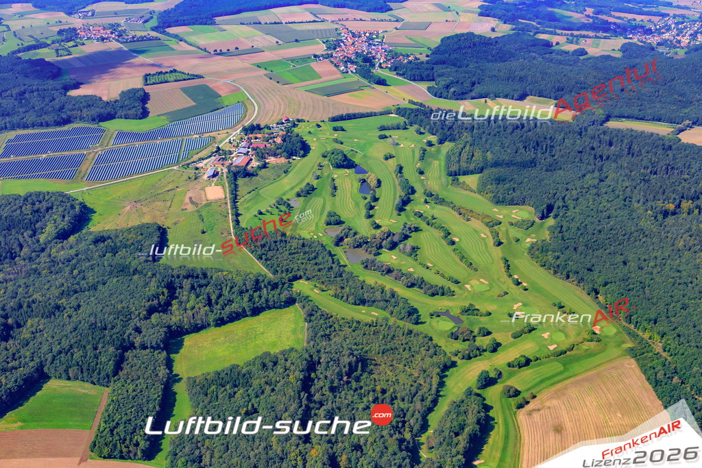 Die Luftaufnahme Golf-leimershof - Breitenguessbach wurde 2017 mittels Flugzeug (keine Drohne) erstellt. Perfekte Schärfe und Druck- Auflösung- Garantiert!