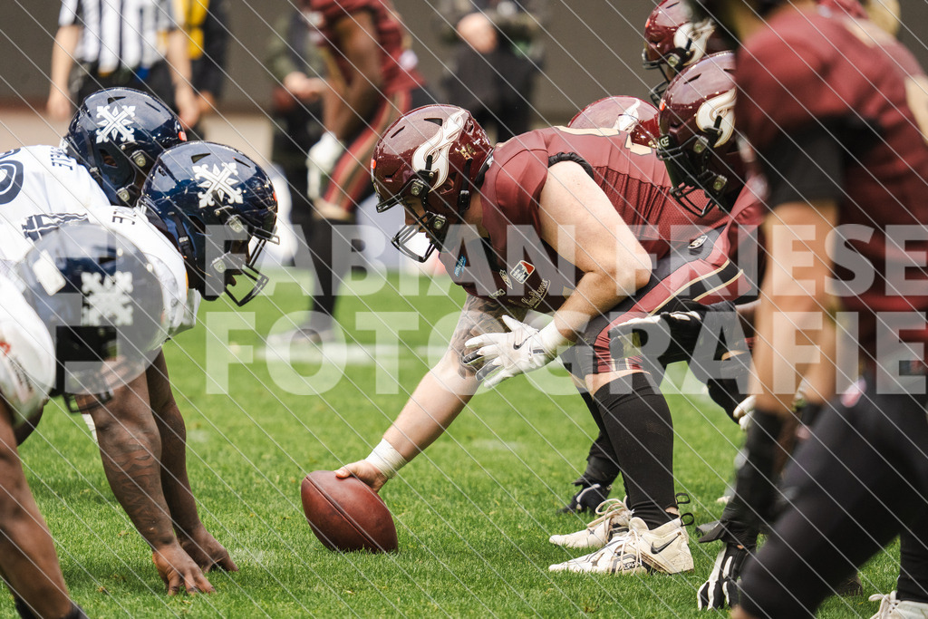GER Rhein Fire vs. Paris Musketeers, Football, European League of Football, Spieltag 4, Saison 2025, 08.06.2025 | GER Rhein Fire vs. Paris Musketeers, Football, European League of Football, Spieltag 4, Saison 2025, 08.06.2025Foto: Fabian Friese - Realisiert mit Pictrs.com