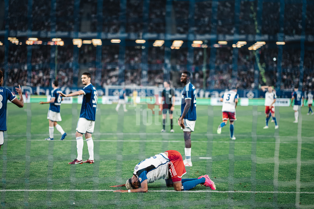 Fußball | Männer | Saison 2023/2024 | 2. Fußball-Bundesliga | 1. Spieltag | Hamburger SV vs. FC Schalke 04 | 28.07.2023 | Robert Glatzel (#9, HSV) ärgert sich über eine vergebene Chance