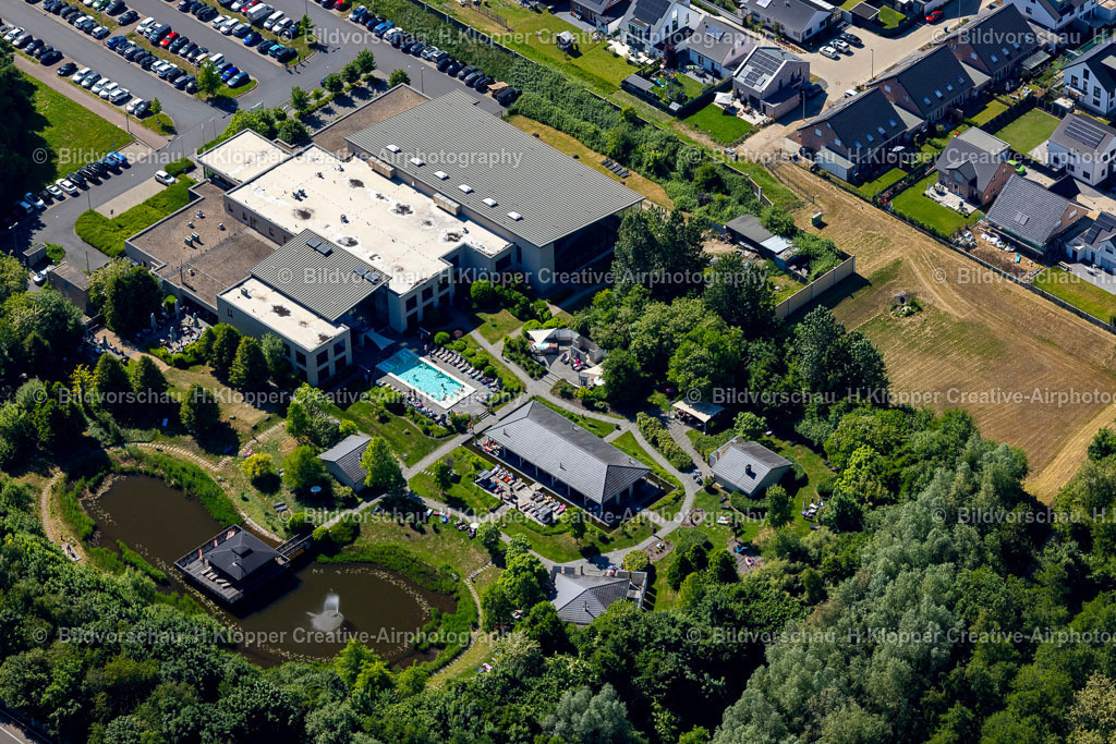 Luftbild Bedurg-3283 | Luftbildfotografie und Luftbild Bedurg Therme und Schwimmbecken am Freibad der Freizeiteinrichtung in Bedbur - Realisiert mit Pictrs.com