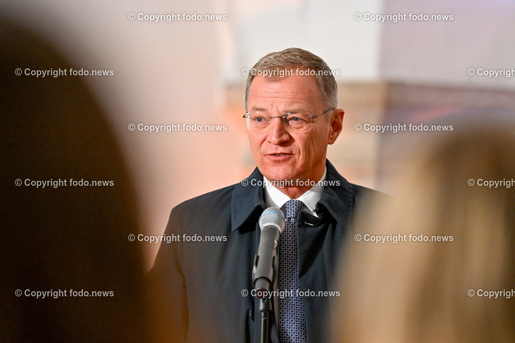 Kranzniederlegung mit LH Stelzer und VertreterInnen des Ooe. Landtags_ 31.10.2024-8 | 31.10.2024, Landhaus Linz AUT, Promenade, Kranzniederlegung 2024 zum Gedenken all jener, die in der Vergangenheit für Oberoesterreich Verantwortung getragen haben, im Bild LH Thomas Stelzer (VP, Landeshauptmann Ooe)