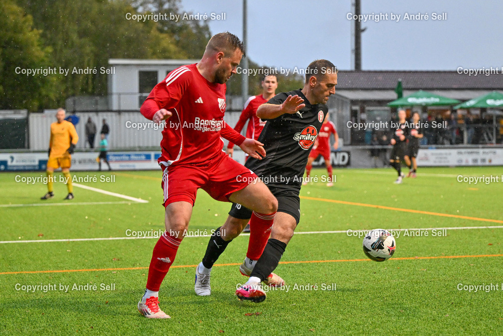 FC Kilia Kiel II vs TSV Flintbek | Abdullah Kalma (Kilia #18) vs Corvin Rehder (Flintbek #8) / Fußball-Verbandsliga Ost Männer 2026/2027 / FC Kilia Kiel II vs TSV Flintbek / Kilia Sportplatz / Kiel / 10.10.26 - Realisiert mit Pictrs.com