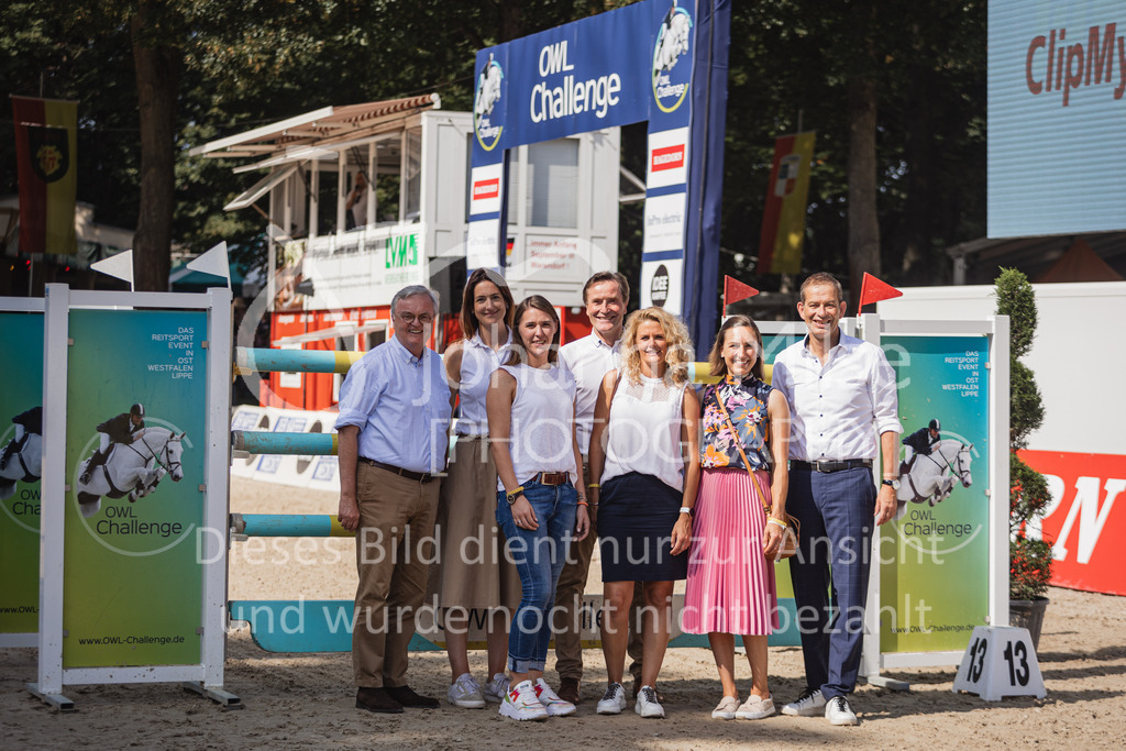 230910_OWLCh_Führzügel-191 | Deine schönsten Turniermomente als professionelle Fotos! Entdecke hochwertige Pferdesport-Fotografie im Online-Shop. Jetzt Fotos finden & bestellen!