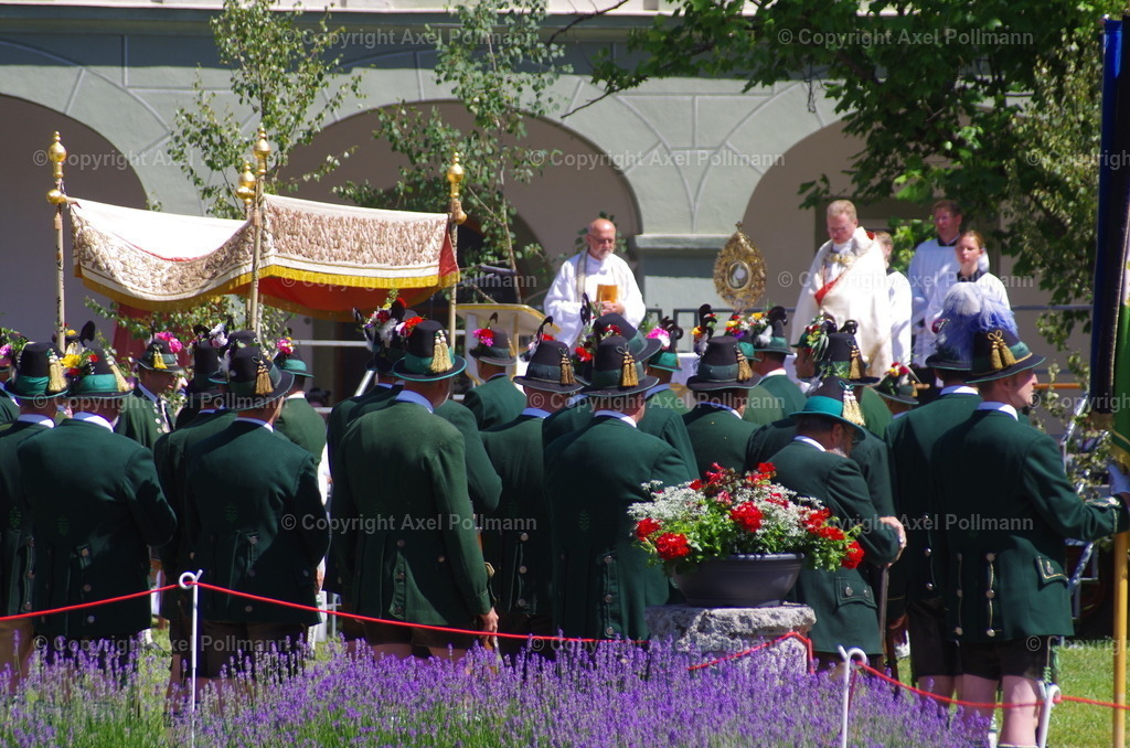 IMGP6718 | fotografiert von Axel PollmannLeonhardi Wallfahrt Benediktbeuern und Murnau, Fronleichnam, Fasching, Landschaft im Loisachtal und Benediktbeuern  - Realisiert mit Pictrs.com