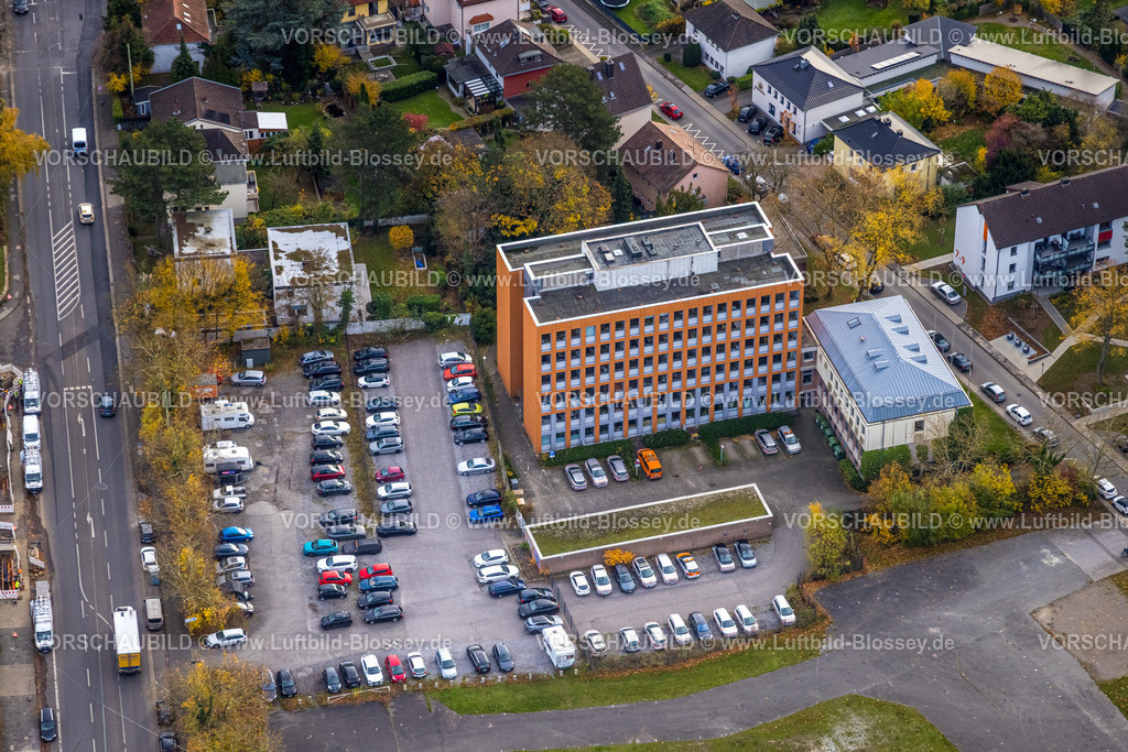 Hagen251101285 | Luftbild, Straßen.NRW Regionalniederlassung Südwestfalen Außenstelle Hagen, Parkplätze und orangefarbenes Gebäude, herbstliche Bäume, Altenhagen, Hagen, Ruhrgebiet, Nordrhein-Westfalen, Deutschland