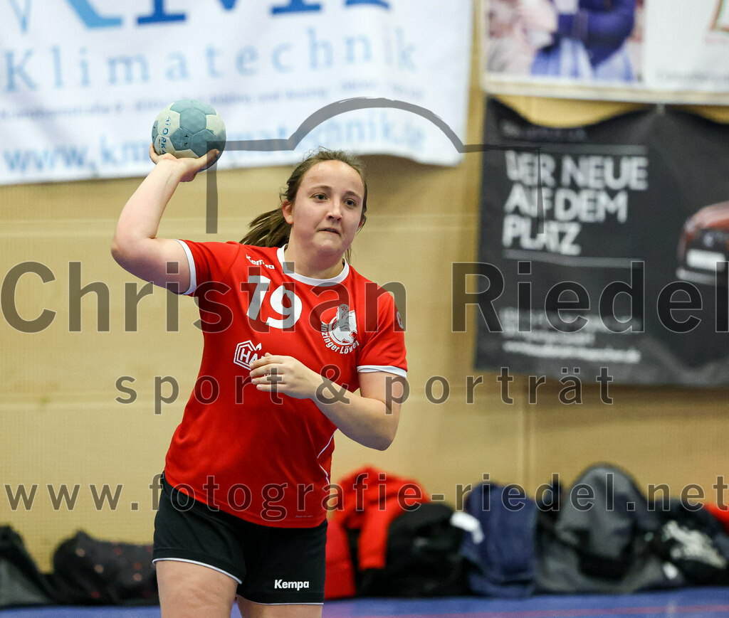 2022-12-04_061_SV_Anzing_gegen_TSV_Uebersee | Anzing, Deutschland, 04.12.2022:
Handball, Bezirksliga 2022 / 2023, 8. Spieltag, SV Anzing gegen TSV Übersee, Endergebnis: 29:24

Sarah Reither (SV Anzing, #19)

Foto: Christian Riedel / fotografie-riedel.net