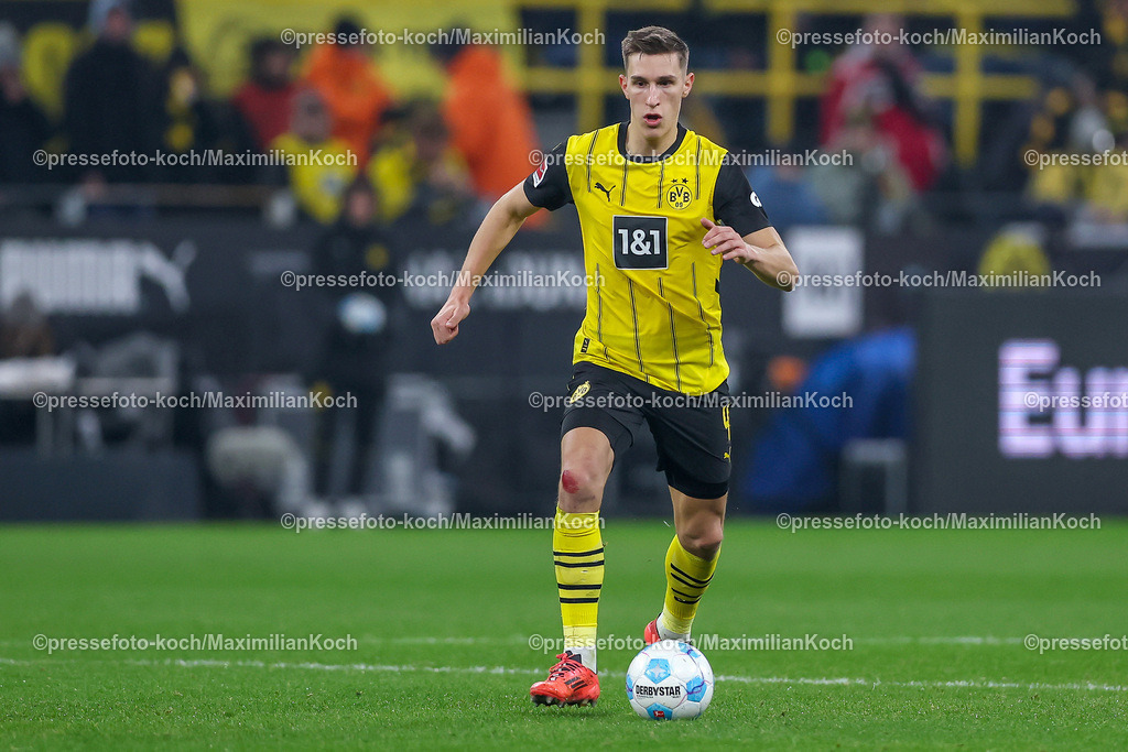 BVB15122401043 | 15.12.2024, Fußball, Borussia Dortmund - TSG 1899 Hoffenheim, 1. Fußball Bundesliga, 14. Spieltag, Signal Iduna Park, Saison 2024 2025: Nico Schlotterbeck (BVB #4)DFB regulations prohibit any use of photographs as image sequences and or quasi-video.