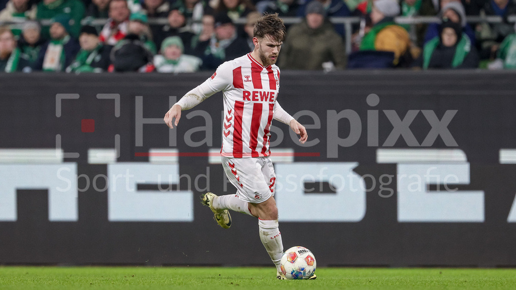 Fussball, Bundesliga, SV Werder Bremen - 1. FC Köln | Jan Thielmann (1. FC Köln, 29) am Ball, Freisteller, Einzelbild, Ganzkörper, Aktion, Action, Spielszene, DIE DFL-RICHTLINIEN UNTERSAGEN JEGLICHE NUTZUNG VON FOTOS ALS SEQUENZBILDER UND/ODER VIDEOÄHNLICHE FOTOSTRECKEN. DFL REGULATIONS PROHIBIT ANY USE OF PHOTOGRAPHS AS IMAGE SEQUENCES AND/OR QUASI-VIDEO.