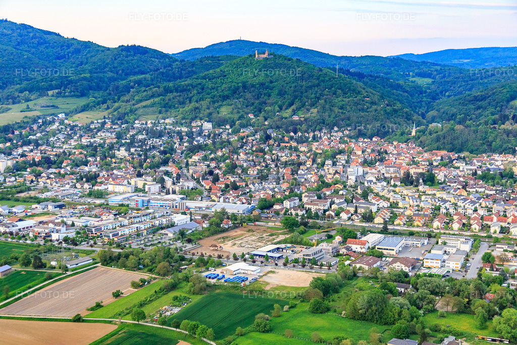 Luftbild: Ortsansicht aus Westen unterm Schloss Auerbach im Ortsteil Auerbach in Bensheim im Bundesland Hessen in Deutschland. Foto: IMG_088376.jpg vom 09.05.2016 durch Werner Riehm/FLY-FOTO.de