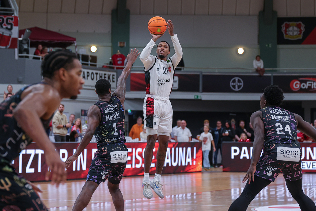 Pro A BAYER GIANTS vs Uni Baskets Münster-114 | Fotos von Basketballspielen aus dem Raum NRW fotografiert von Gero Mueller-Laschet und Daniel Schaefer - Realisiert mit Pictrs.com