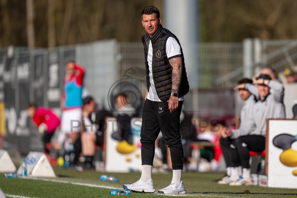SG Sonnenhof Großaspach vs. KSV Hessen Kassel, Fussball, Regionalliga Südwest, 23. Spieltag, Saison 2025/2026, 07.03.2026 | Pascal Reinhardt (Trainer SG Sonnenhof Großaspach),SG Sonnenhof Großaspach vs. KSV Hessen Kassel, Fussball, Regionalliga Südwest, 23. Spieltag, Saison 2025/2026, 07.03.2026Foto: photosbyphips/Philip Ziegler