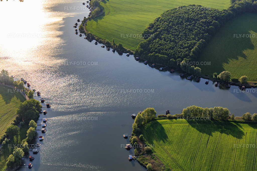 Aerial view: Etang du Welschhof in Puttelange-aux-Lacs in the state Moselle, France. – Photo: IMG_107360.jpg taken on 05/19/2018 by Werner Riehm/FLY-FOTO.com – Resolution of the original: 5472 x 3648 px