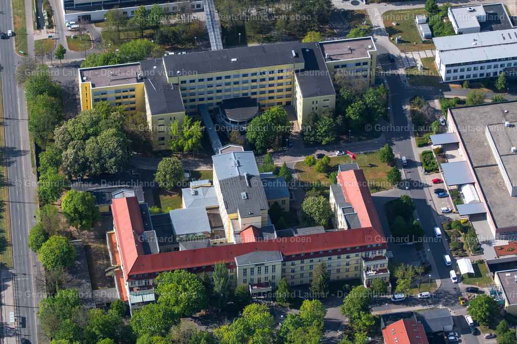 4025767 | ERFURT 06.05.2020 Klinikgelände des Krankenhauses " Helios Klinikum Erfurt " im Ortsteil Andreasvorstadt in Erfurt im Bundesland Thüringen, Deutschland. Weiterführende Informationen bei: HELIOS Kliniken GmbH,  Helios Klinikum Erfurt,  wörner traxler richter planungsgesellschaft mbh. // Hospital grounds of the Clinic " Helios Klinikum Erfurt " in the district Andreasvorstadt in Erfurt in the state Thuringia, Germany. Further information at: HELIOS Kliniken GmbH,  Helios Klinikum Erfurt,  woerner traxler richter planungsgesellschaft mbh. Foto: Gerhard Launer