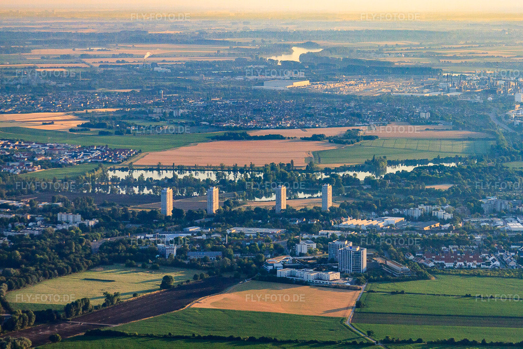 Luftbild: Ortsansicht mit BG Klinik Ludwigshafen von Süden bei Sonnenaufgang im Ortsteil Oggersheim in Ludwigshafen im Bundesland Rheinland-Pfalz in Deutschland. Foto: IMG_69371.jpg vom 04.07.2014 durch Werner Riehm/FLY-FOTO.deAuflösung des Originals: 4752 x 3168 pxLinkedin