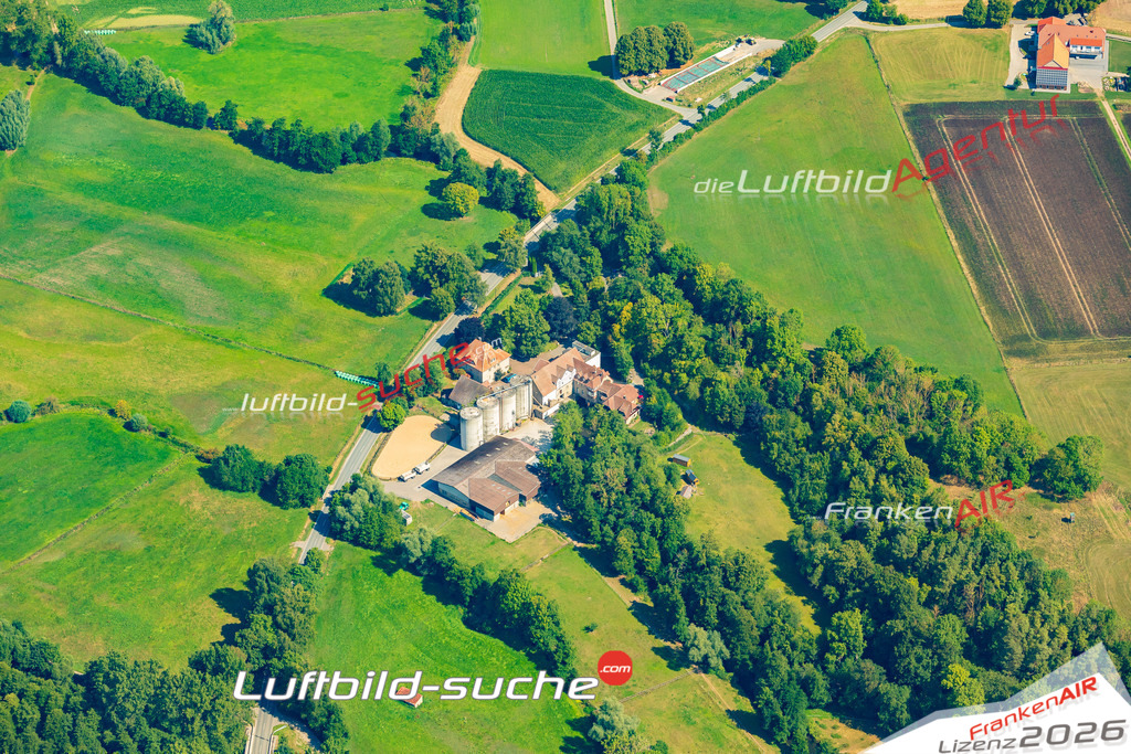 Schrägluftbild  Ossendorf  Warburg - Das Luftbild wurde 2025 vom UL-Flugzeug heraus erstellt (ohne Drohne- keine Drohnenaufnahme ) - Hochauflösende Luftaufnahme -Nicht vergleichbar mit Google Maps oder Satelittenbilder- Die Geschenkidee !Mit Lizenz und Bildrechte bestellbar