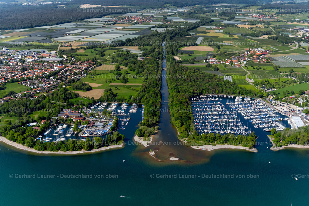 4027985 | LANGENARGEN 17.05.2020 Uferbereiche entlang der Fluss- Mündung der Argen mit Boothäfen in den Bodensee in Langenargen am Bodensee im Bundesland Baden-Württemberg, Deutschland. // Riparian areas along the river mouth of the Argen with boat ports in Lake Constance in Langenargen on Lake Constance in the state Baden-Wuerttemberg, Germany. Foto: Gerhard Launer