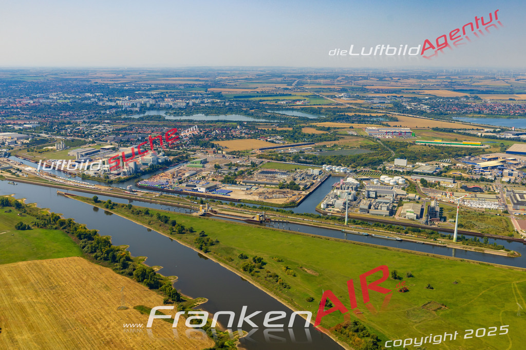 Schrägluftbild  Schleuse  Magdeburg - Das Luftbild wurde 2025 vom UL-Flugzeug heraus erstellt (ohne Drohne- keine Drohnenaufnahme ) - Hochauflösende Luftaufnahme -Nicht vergleichbar mit Google Maps oder Satelittenbilder- Die Geschenkidee !Mit Lizenz und Bildrechte bestellbar