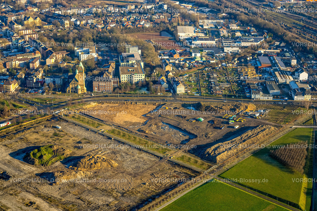 Duisburg241202147 | Luftbild, Rheinpark Duisburg am Fluss Rhein und geplante Wohnanlage RheinOrt Hochfeld, Koptisch-Orthodoxe Kirchengemeinde Hll. Kosman und Damian in St. Bonifatius, Helios Marien Klinik, Hochfeld, Duisburg, Ruhrgebiet, Nordrhein-Westfalen, Deutschland